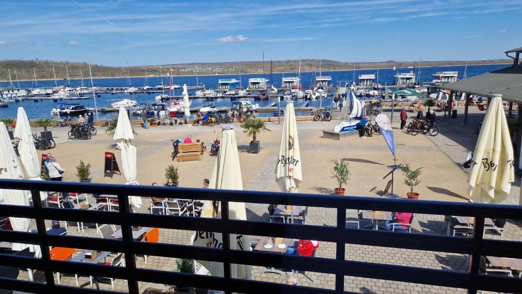 Blick von der Ferienwohnung auf die Marina Mücheln