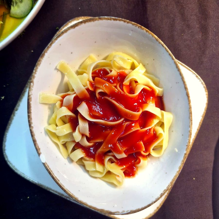 Nudeln mit Tomatensoße